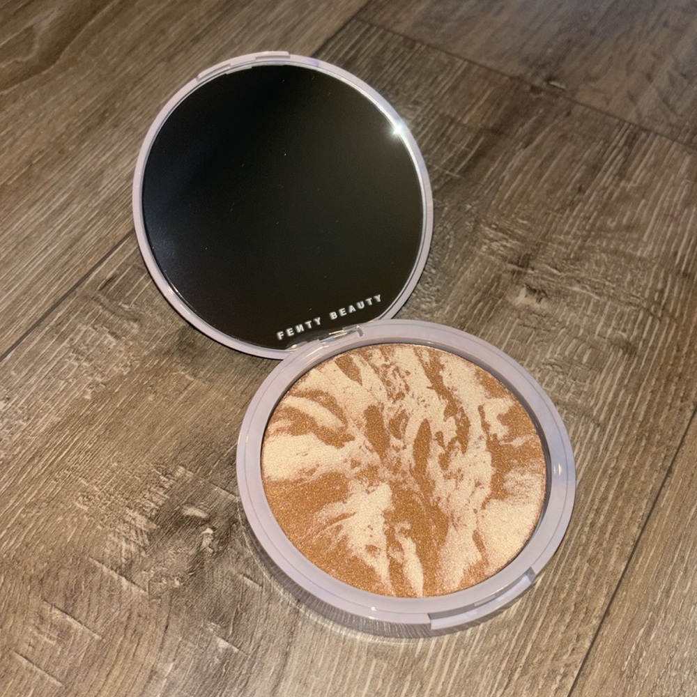 Fenty Beauty Limited Edition Toast’d Swirl Bronze Shimmer Powder - Picture 2 of 6